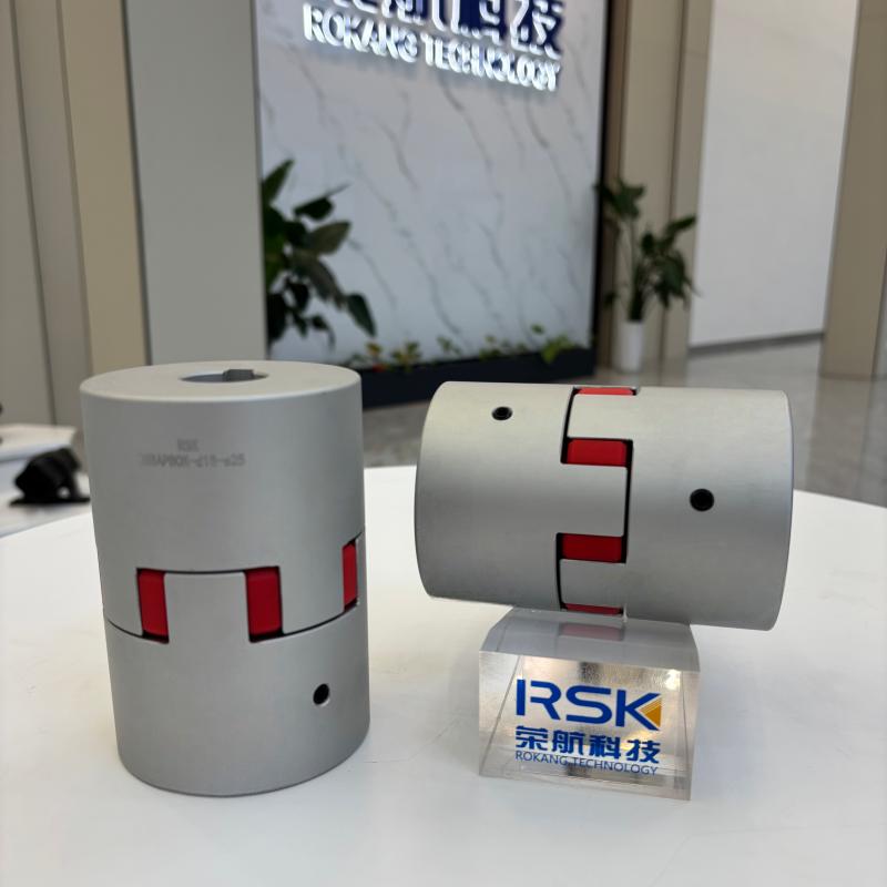 Tipo di set di viti con inserto a ragno in PU con accoppiamento per albero a ganascia in lega di alluminio con sede per chiavetta personalizzata per robot