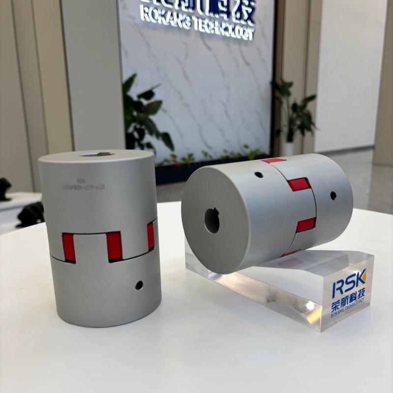 Tipo di set di viti con inserto a ragno in PU con accoppiamento per albero a ganascia in lega di alluminio con sede per chiavetta personalizzata per robot